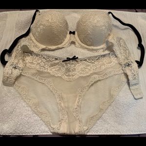 Victoria’s Secret bra & panty set